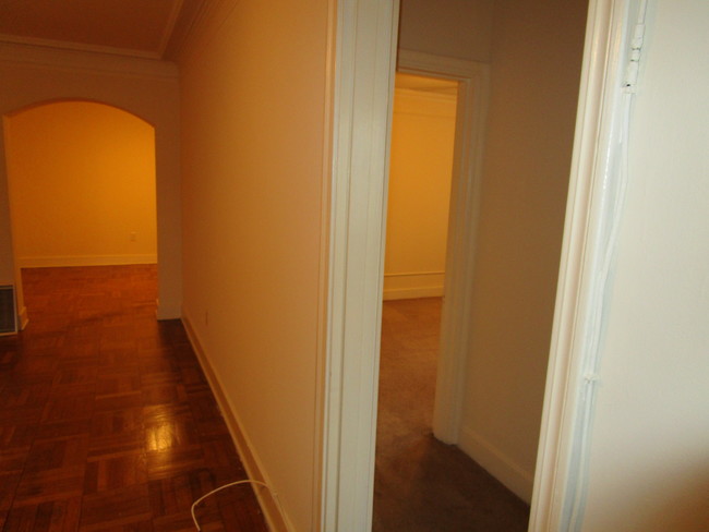 Building Photo - 740 S Negley Ave