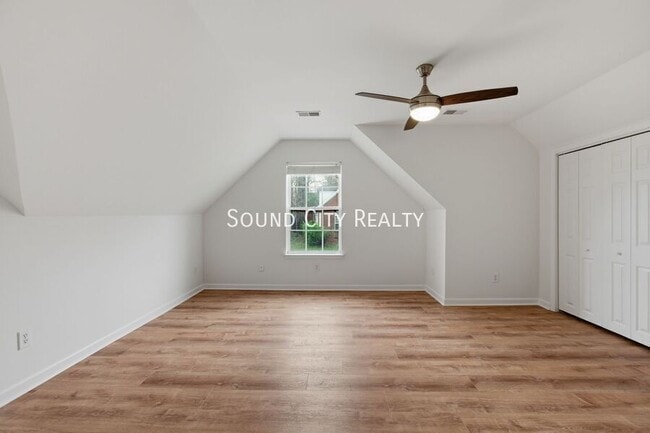 Building Photo - 5112 Bay Overlook Dr