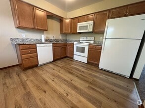 Building Photo - 3 Bedroom Townhouse, Rossford Schools!