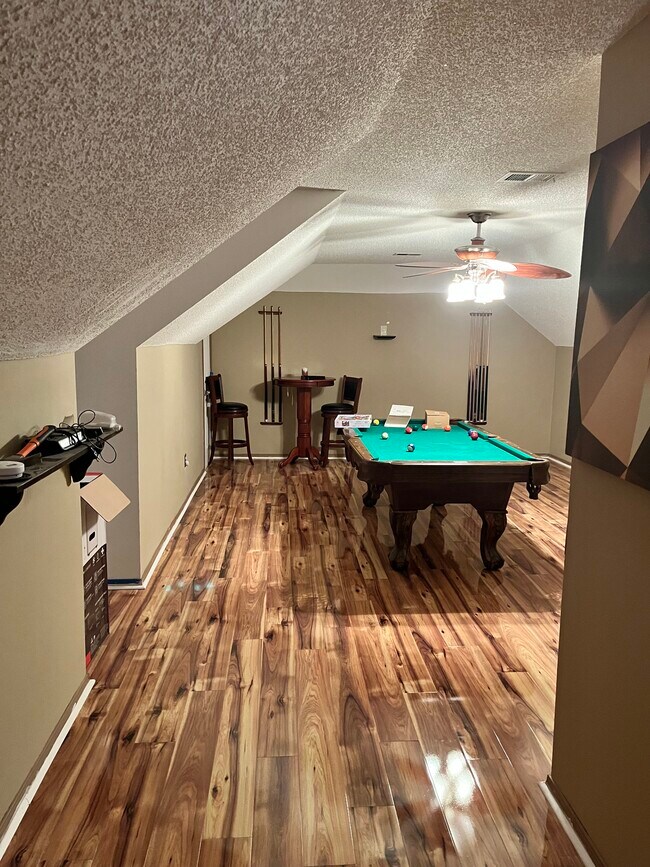 Building Photo - 4220 Glenroy Dr