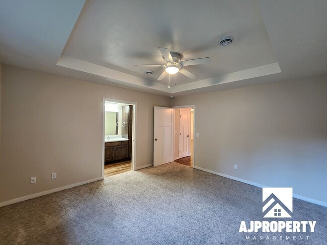 Building Photo - 3-bedroom 2-bathroom townhome