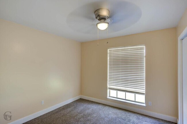 Building Photo - 1312 Fox St