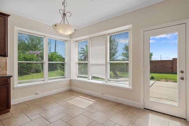 Building Photo - 6026 Briar Hill Ct