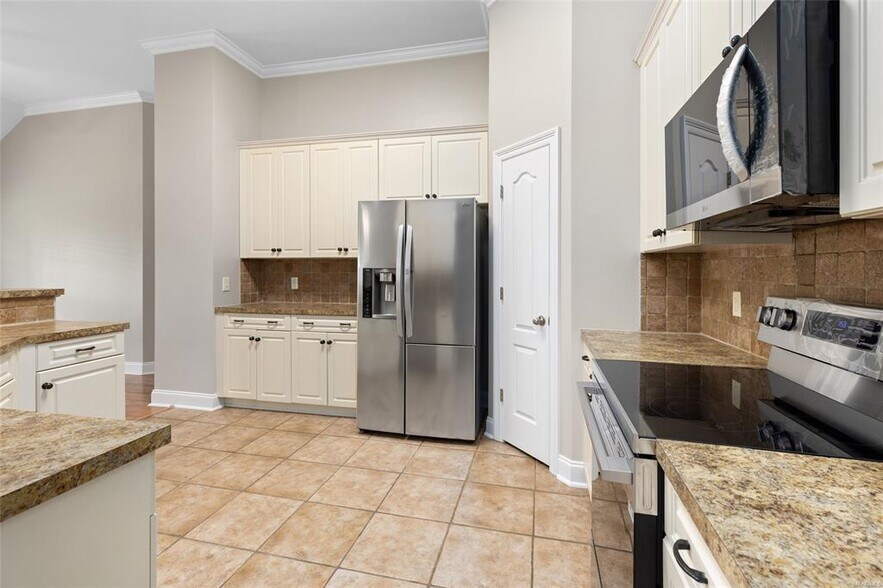 Building Photo - 9729 Helmsley Cir