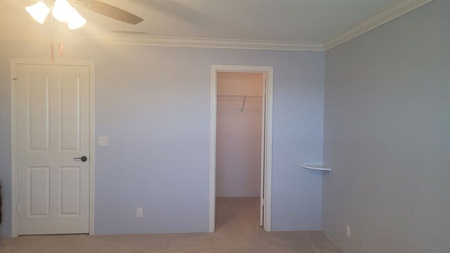 Building Photo - 1175-D