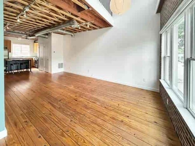 Building Photo - 322 Peters St SW