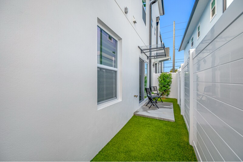 Building Photo - 527 N Garden Ave