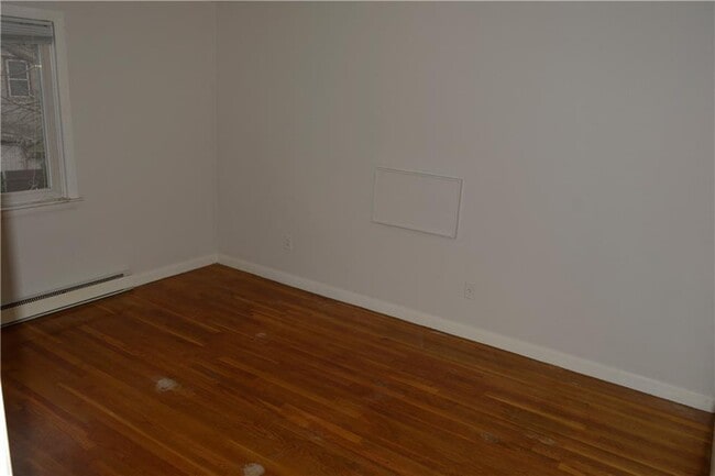 Building Photo - 145 Magnolia St