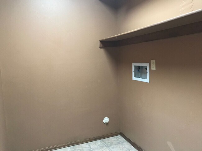 Building Photo - 5292 Cracker Barrel Cir