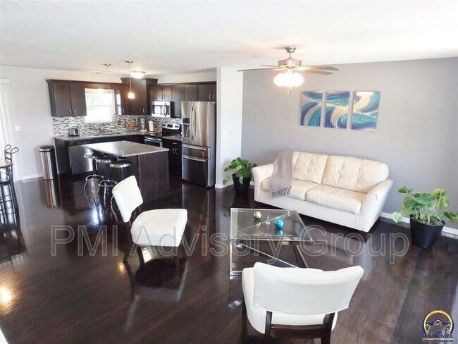 Building Photo - 1712 SW Valley View Dr