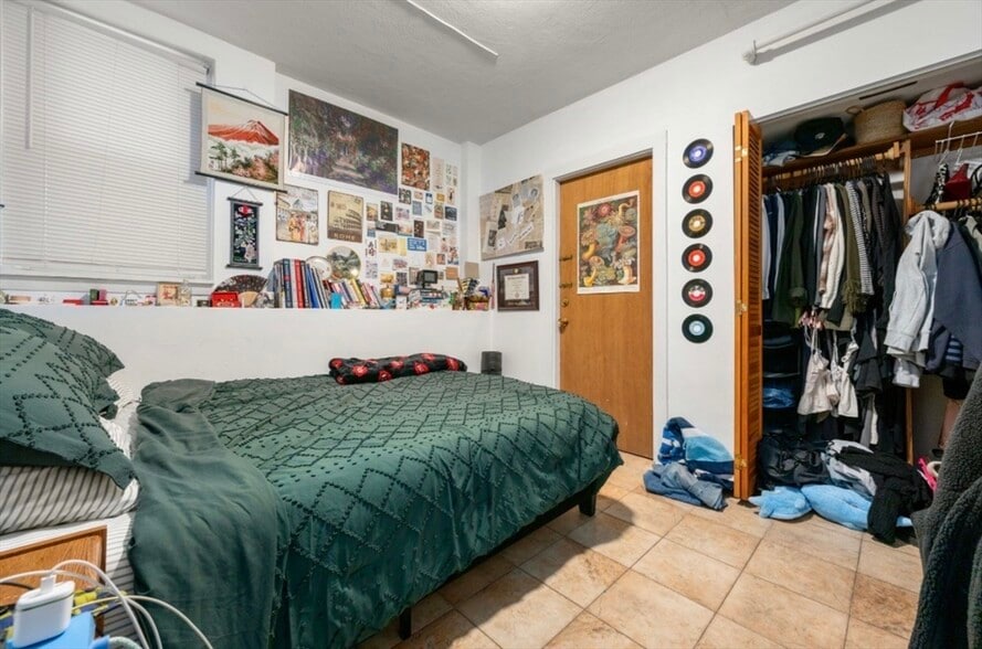 Building Photo - 2 Colliston Rd