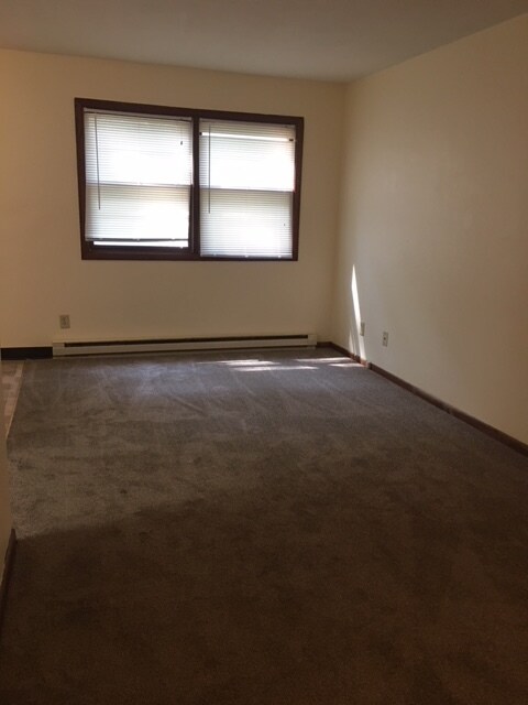 Living Room - 134 Flintridge Dr