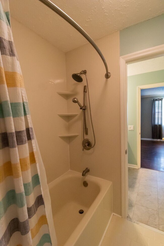 Building Photo - 221 Timberway Dr