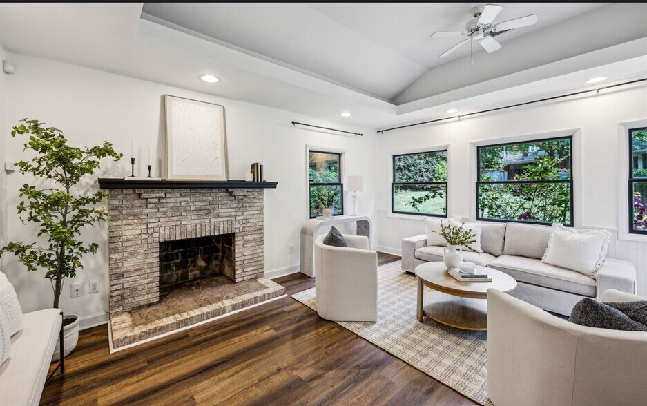 Building Photo - 2129 Arlington Ave NE