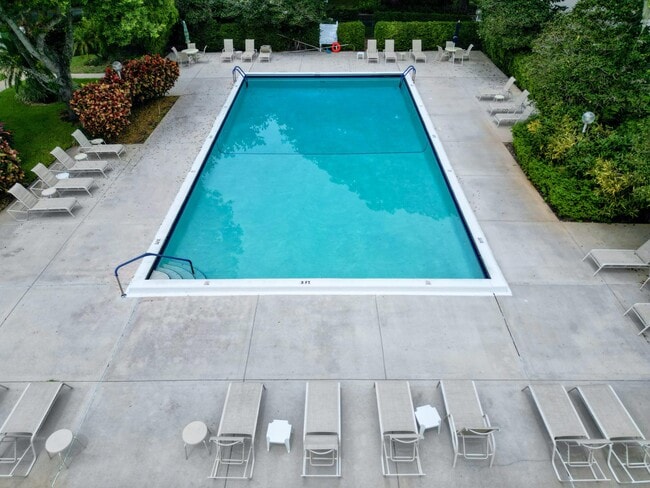 Building Photo - 4030 W Palm Aire Dr