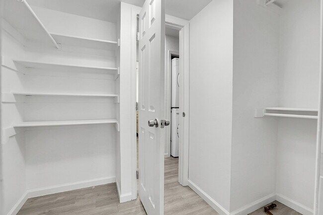 Building Photo - $1,195.95, 1-bed, 1-bath floor-level condo located in Aurora.