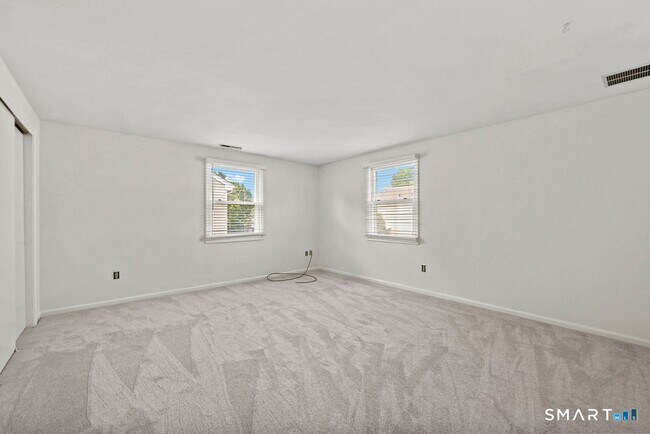 Building Photo - 8 Allspice Ln