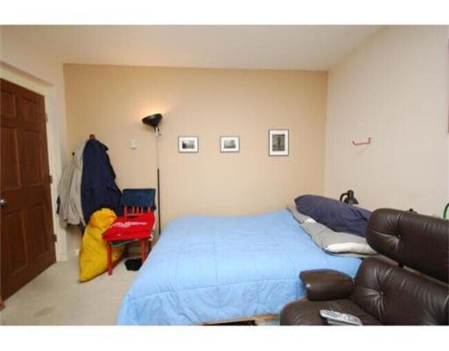 Building Photo - Symphony Rd Fenway 3 Bedroom with Laundry in Unit - Available 9/1/2026