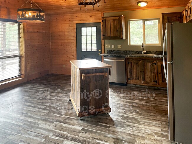 Building Photo - 14515 Columbine Cir