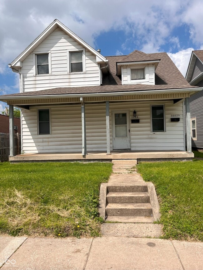 Primary Photo - 2002 Shelby St