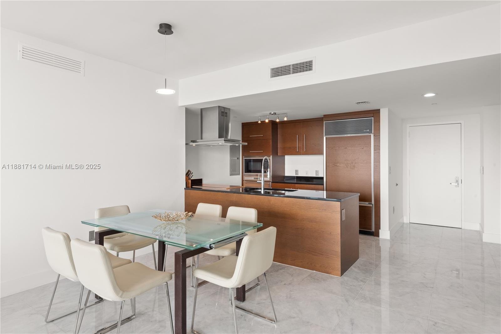 Building Photo - 495 Brickell Ave