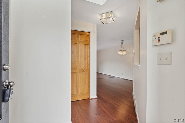 Building Photo - 104 Lookout Cir