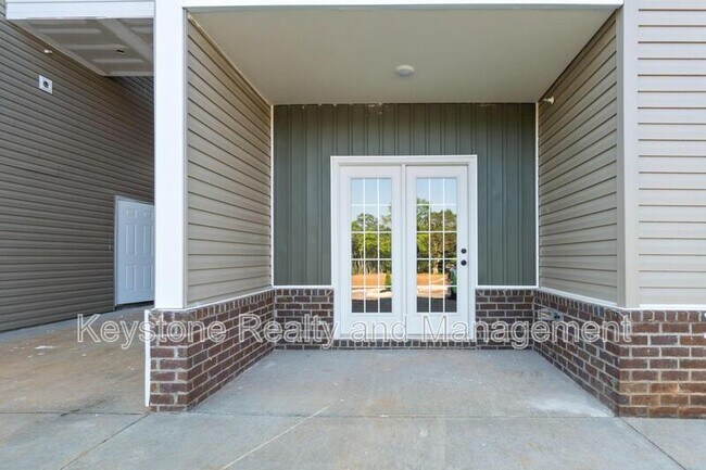 Building Photo - 212-B-212 E Johnson Cir