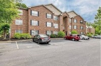 Building Photo - Wonderful updated 2 bedroom 2 bath condo on main level off Battleground ave in NW Greensboro