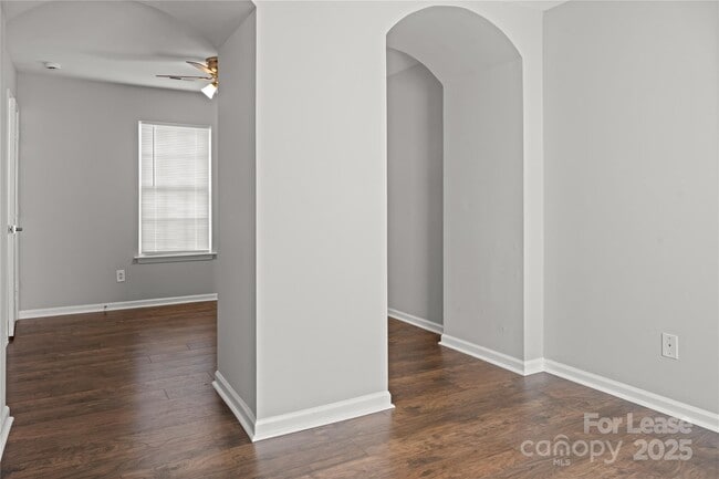 Building Photo - 717 Dawn Cir