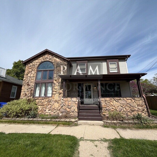 Building Photo - 4730 5th Ave