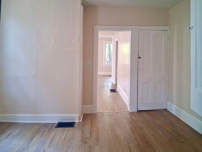 Building Photo - Spacious 4 Bedroom Home FOR RENT in Bridgeton NJ $2150