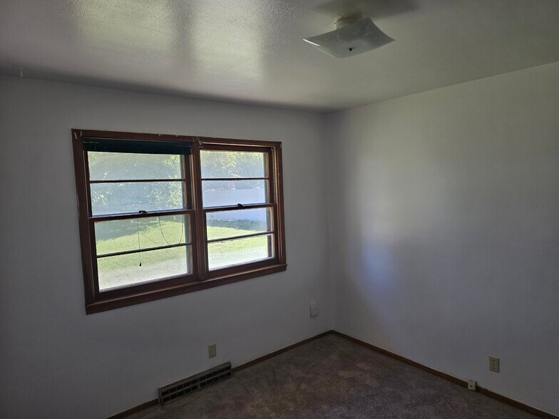 bedroom 3 - 301 W 27th Ave