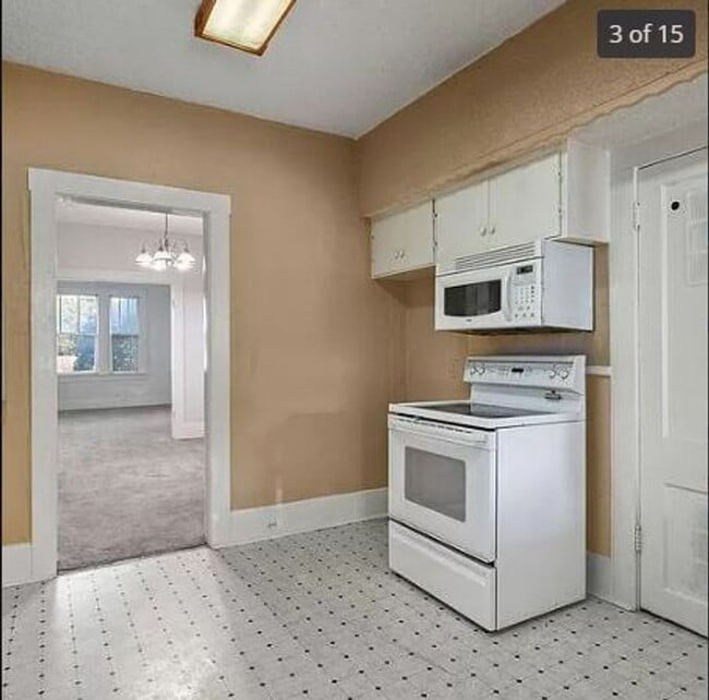 Building Photo - Cute & Clean 2-Bedroom Home for Rent Charming Updates & Great Amenities!