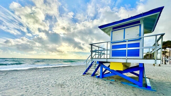 Building Photo - 2201 N Surf Rd