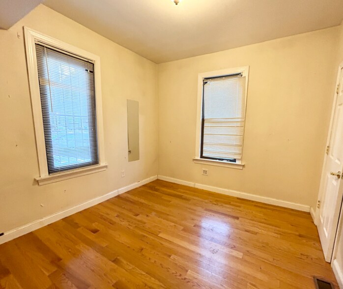 Building Photo - 1568 Tremont St