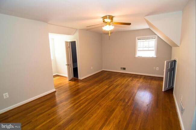 Building Photo - 6638 Holland St