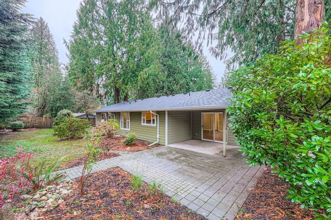 Building Photo - Amazing 3bed/2bath + Den Home with Attached Garage in Kirkland!