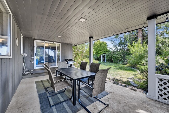 Building Photo - 7/1 Kent East Hill 4 bedroom rambler with ...