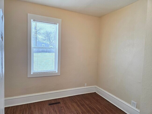 Building Photo - 2210 N Penn Ave