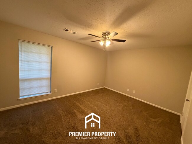 Building Photo - Charming 3BR/2BA Northport Home with Hardwood Floors & Brick Fireplace!