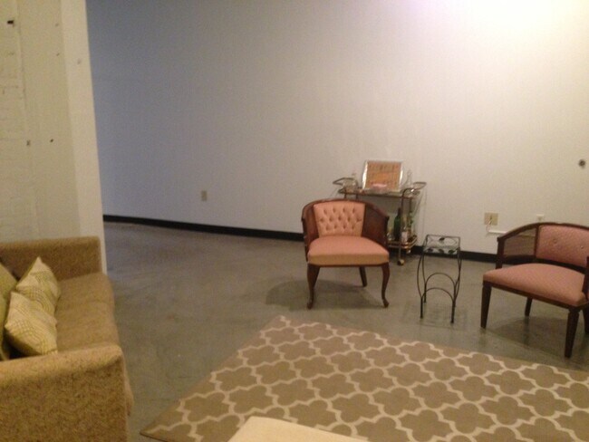 Building Photo - 2520 S 3rd St