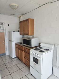 Building Photo - 2064 Young St