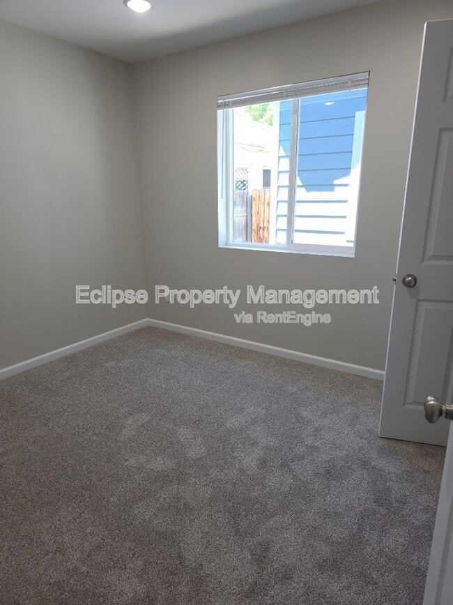 Building Photo - 2839 Elm Ave
