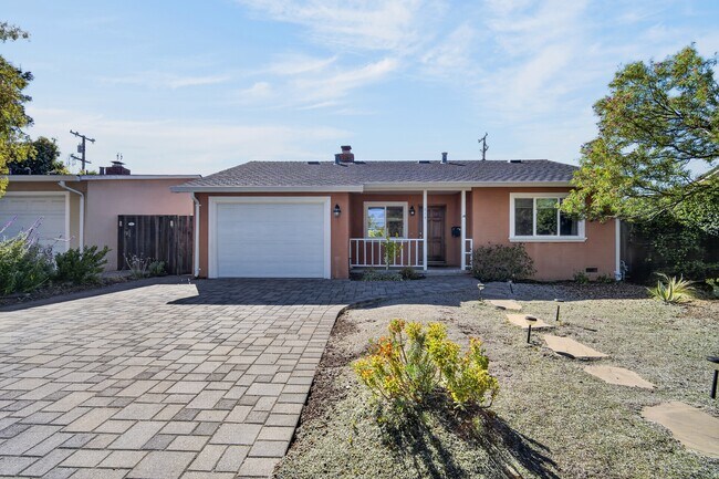 Building Photo - 879 S Knickerbocker Dr