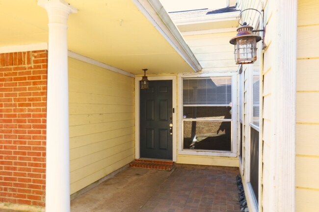 Building Photo - 135 Cotton Dr