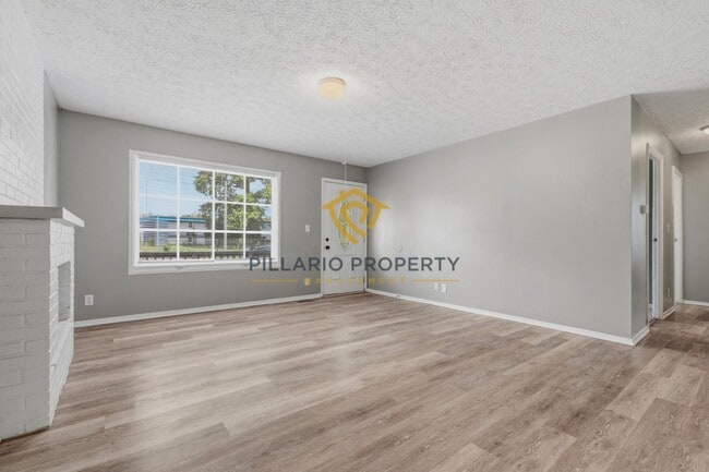 Building Photo - Charming 3-Bedroom Near Downtown with Fenced Yard & Garage Available NOW!
