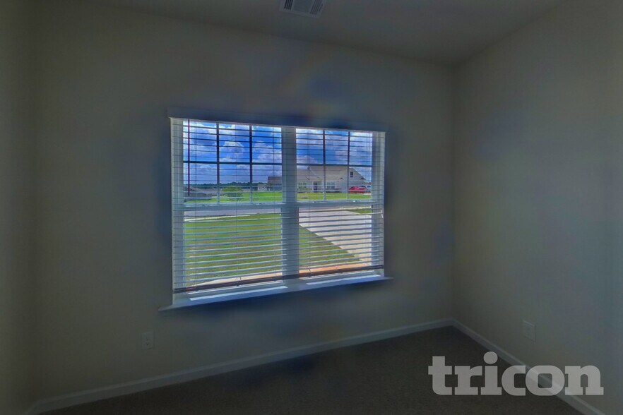 Building Photo - 1004 Claas Wy