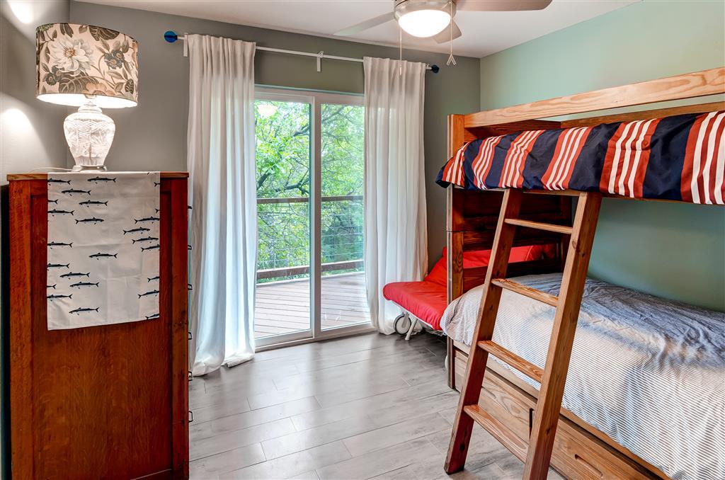 middle bedroom - 189 Queens Dr