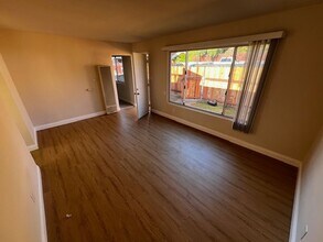 Building Photo - 2br - 1/2 twin Home with yard , garage and lots of parking