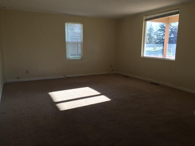 Building Photo - 903 Beltrami Ave NW